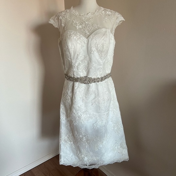 Wedding dress - Picture 1 of 6